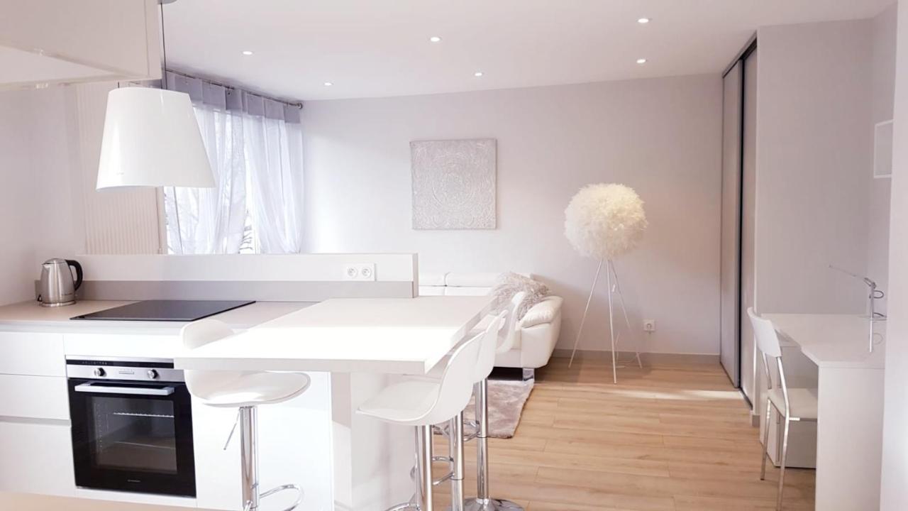 Le White Cosy A 5 Minutes Du Lac Avec Parking Privatif Gratuit Annecy Luaran gambar