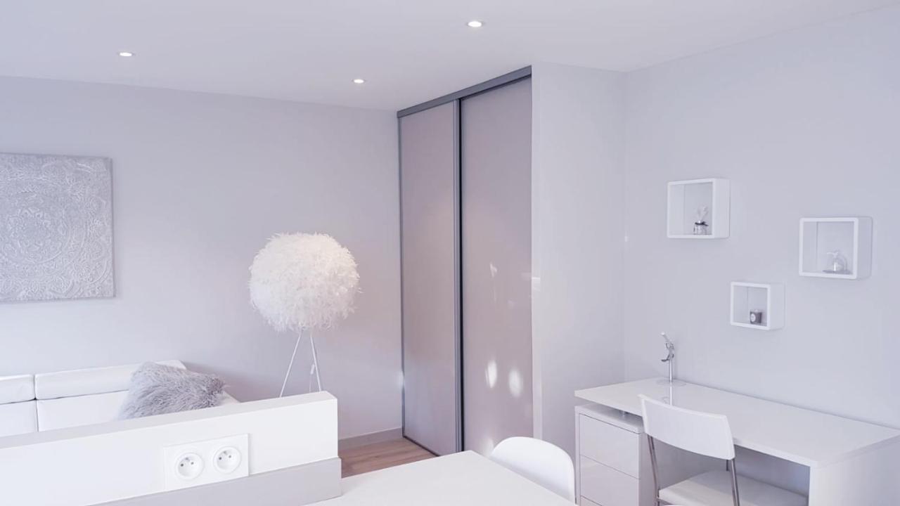 Le White Cosy A 5 Minutes Du Lac Avec Parking Privatif Gratuit Annecy Luaran gambar