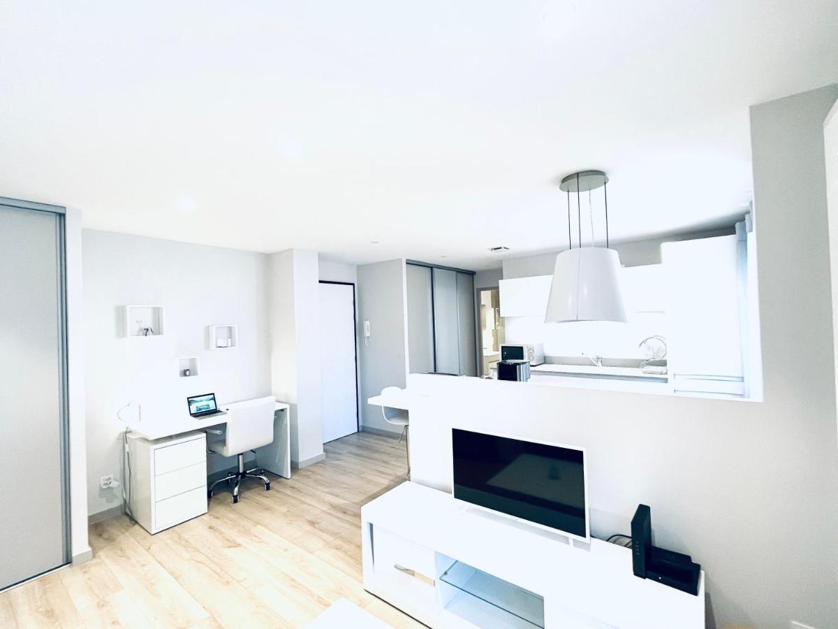 Le White Cosy A 5 Minutes Du Lac Avec Parking Privatif Gratuit Annecy Luaran gambar